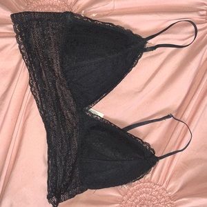 BLACK LACE BRALETTE